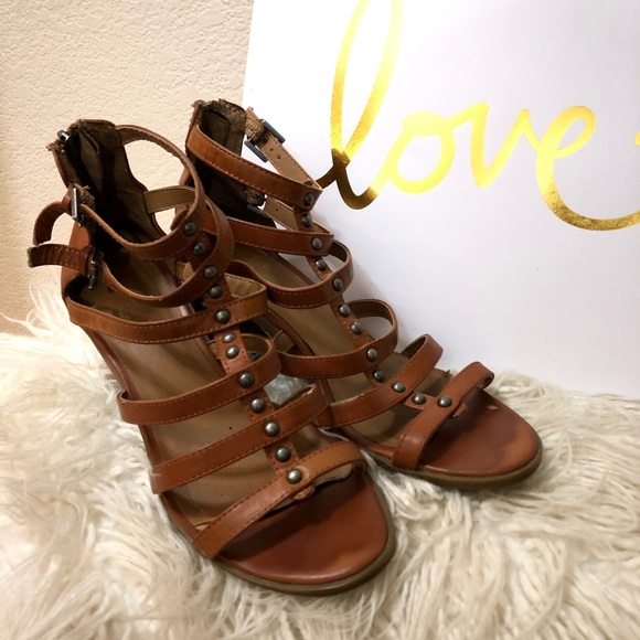 Sandals - Picture 2 of 3